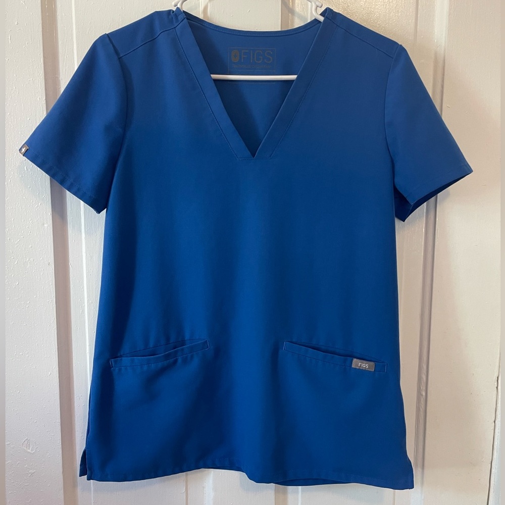 XS Casma three pocket figs scrub top gently used